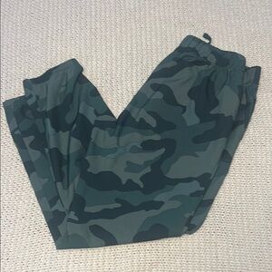 Old Navy Active Camo Joggers Girls Size Large (10-12)
